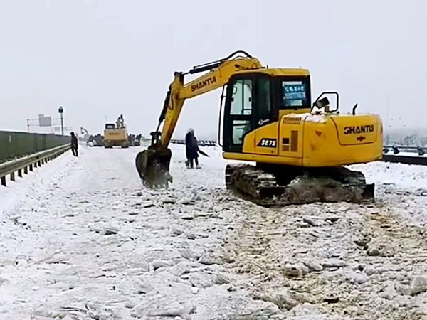 除雪保畅，pg电子铁肩道义勇担重任！